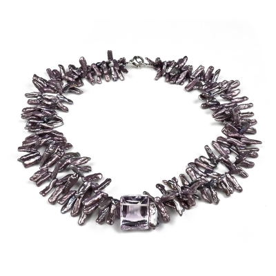 Zartviolette doppelreihige Perlenkette mit wunderhübschem zartvioletten Amethyst.